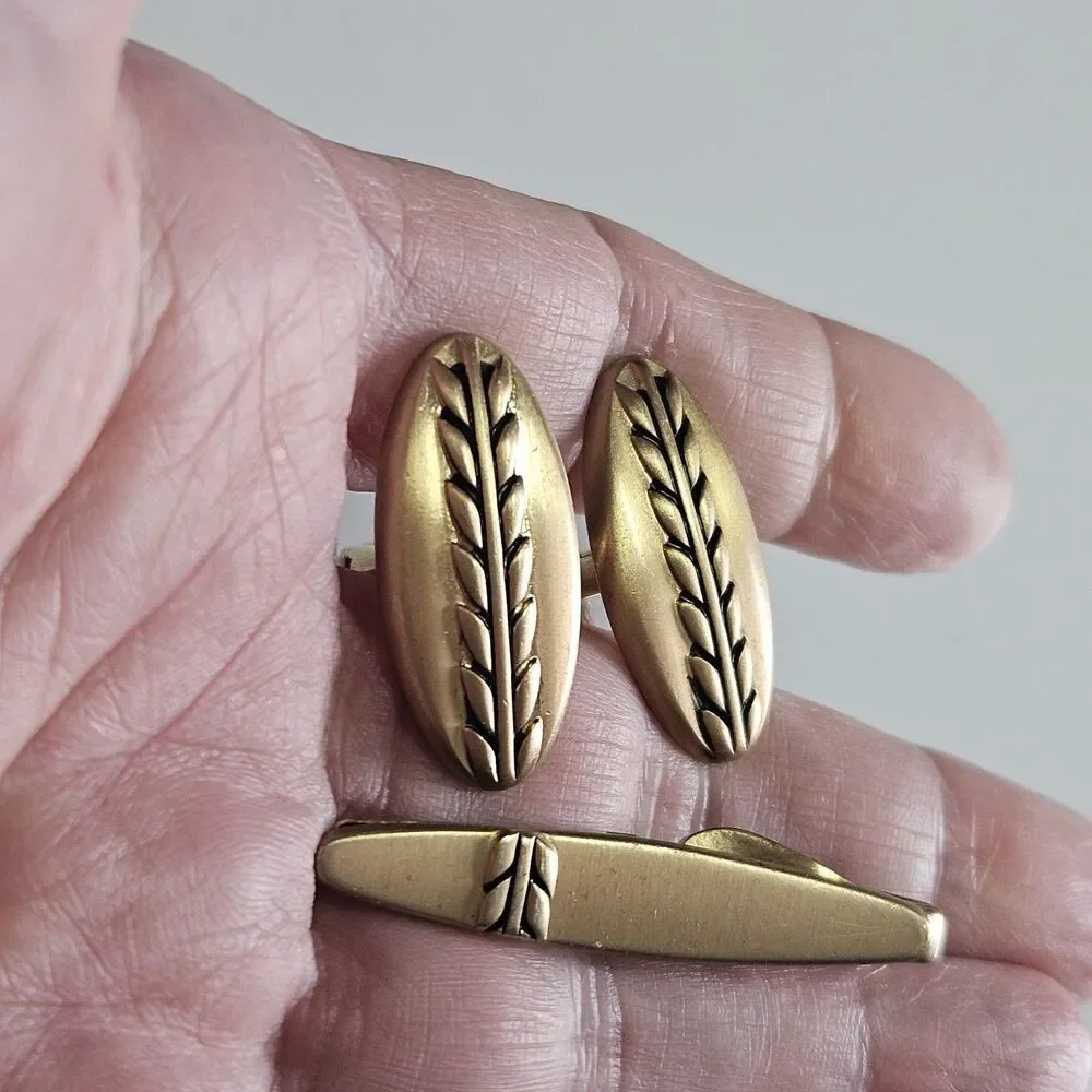 Swank Vintage Gold Tone Wheat Cufflinks And Tie Clip IOB